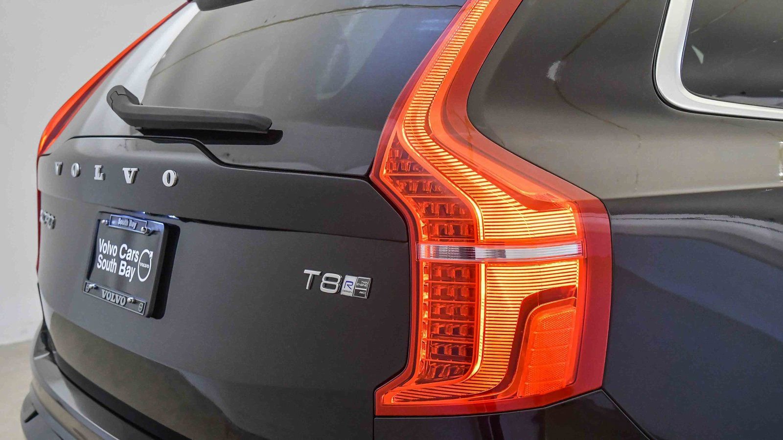 Used 2019 Volvo XC90 T8 R-Design w/ Advanced Package image 13