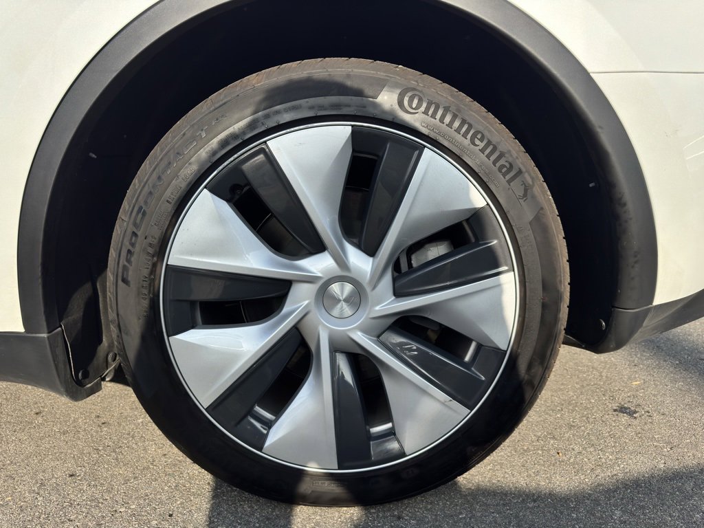 Used 2024 Tesla Model Y Long Range image 13