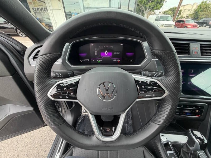 Used 2023 Volkswagen Tiguan SE R-Line FWD image 11