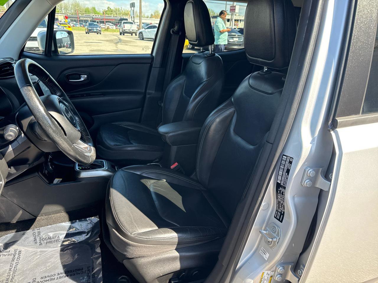 Used 2018 Jeep Renegade Limited w/ UConnect 8.4 Nav Group AWD/4WD image 9