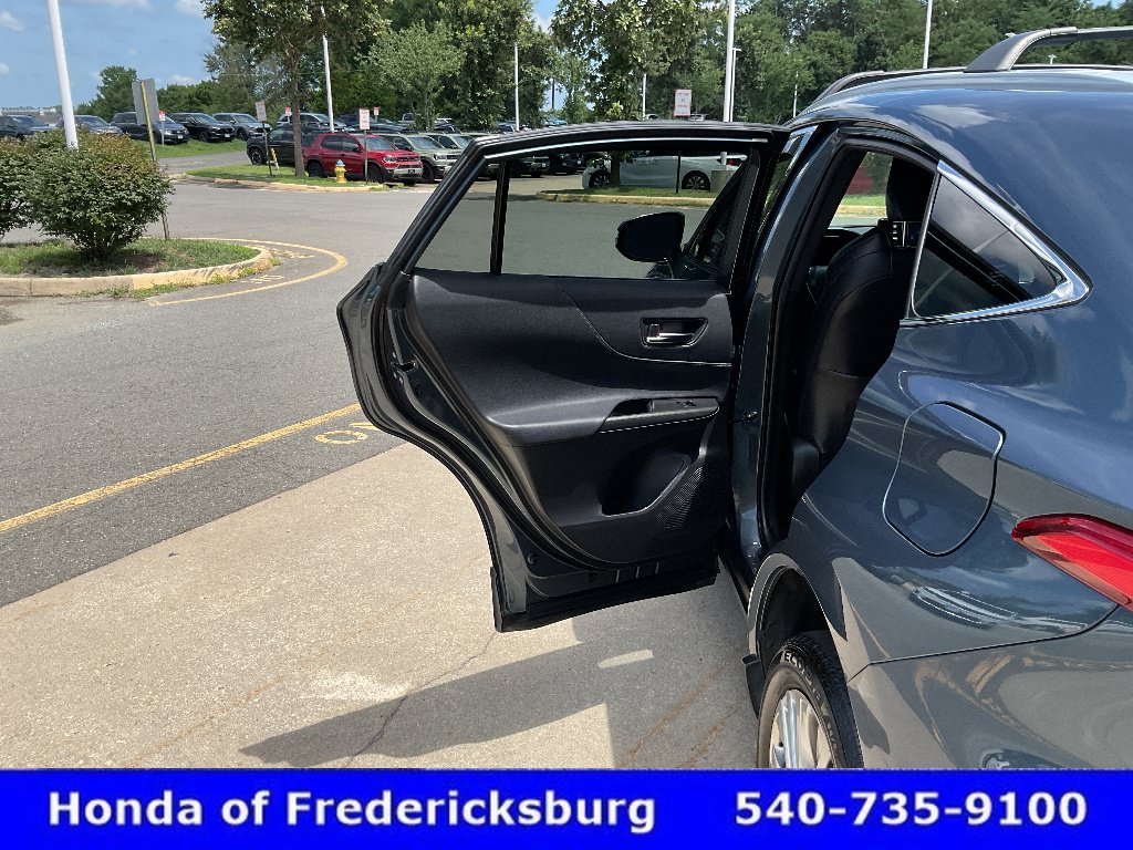 Used 2022 Toyota Venza XLE AWD/4WD image 16
