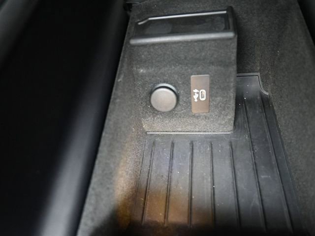 Used 2022 BMW 740i w/ Premium Package RWD image 4