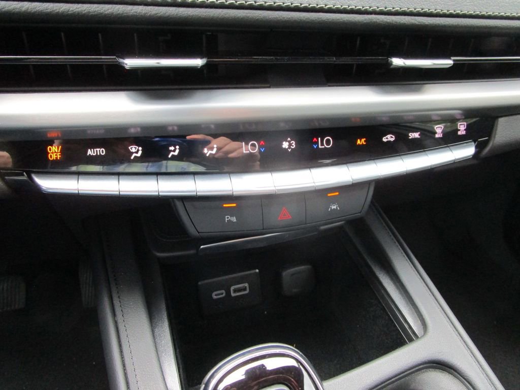 Used 2024 Cadillac XT4 Premium Luxury AWD/4WD image 36