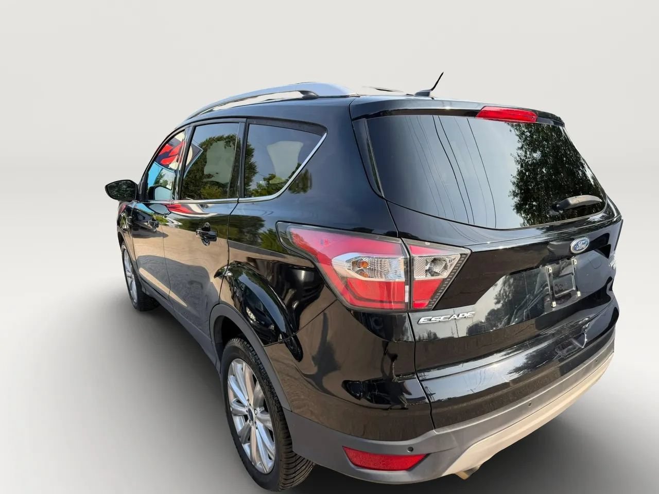 Used 2017 Ford Escape Titanium AWD/4WD image 10