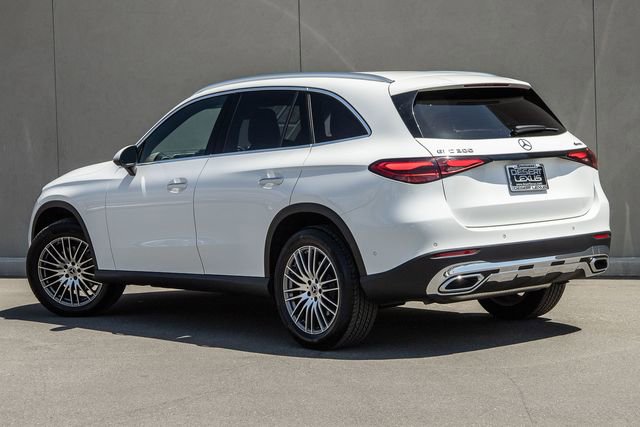 Used 2025 Mercedes-Benz GLC 300 4MATIC image 3
