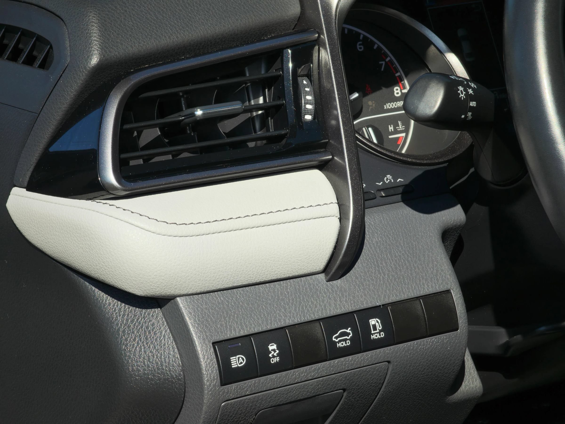 Used 2022 Toyota Camry SE FWD image 18