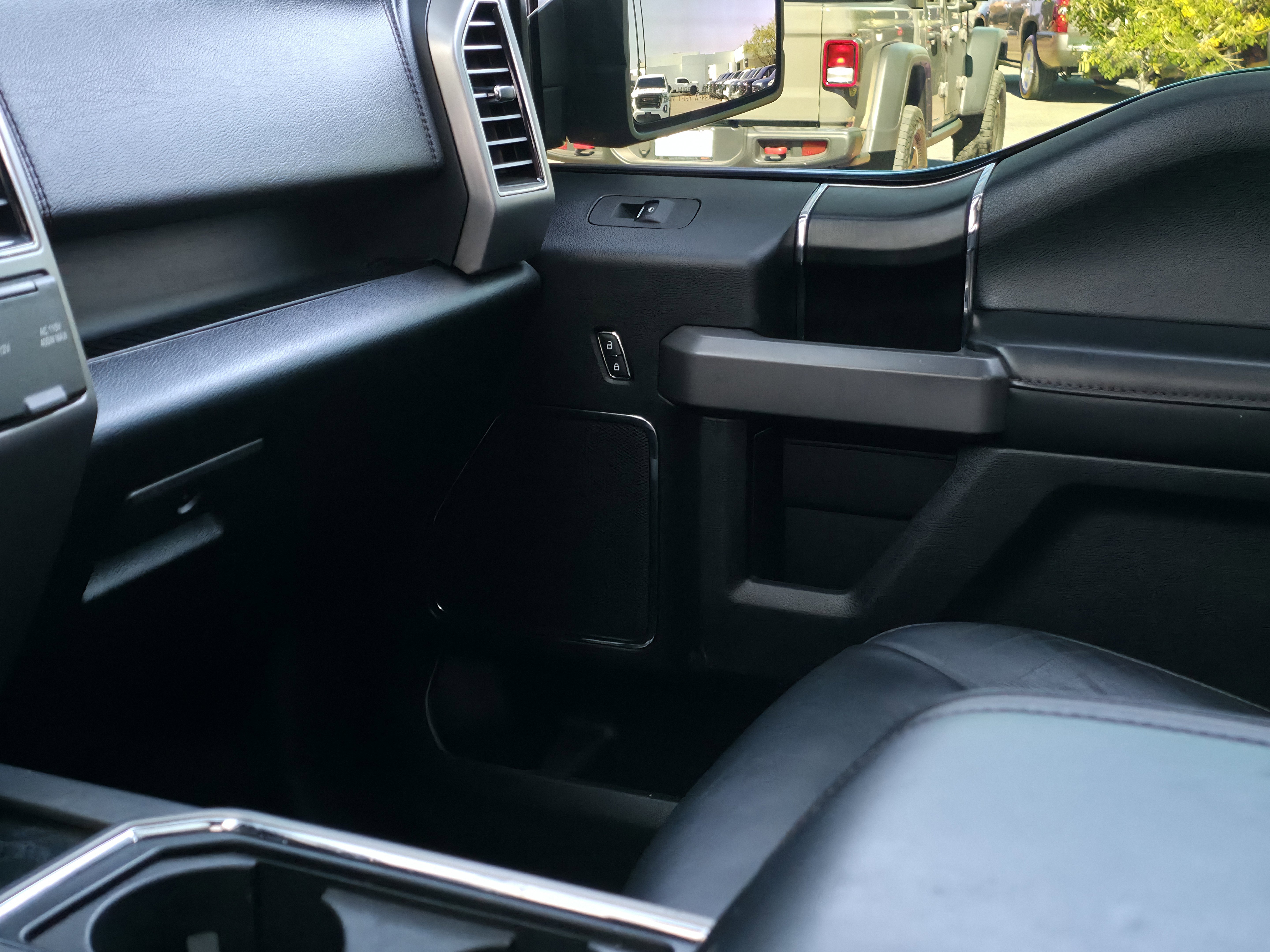 Used 2020 Ford F150 Platinum w/ Equipment Group 701A Luxury image 33