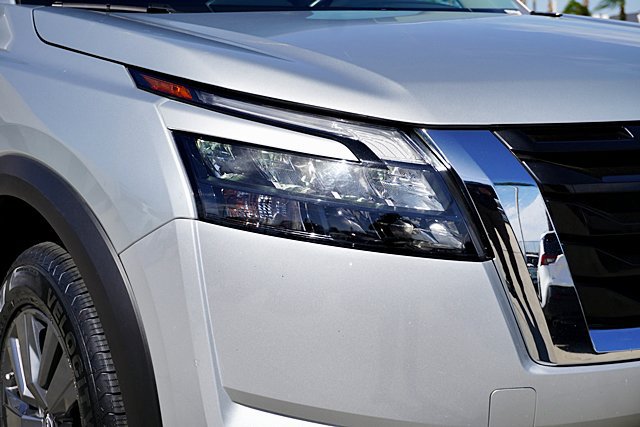 Used 2024 Nissan Pathfinder SV FWD image 12