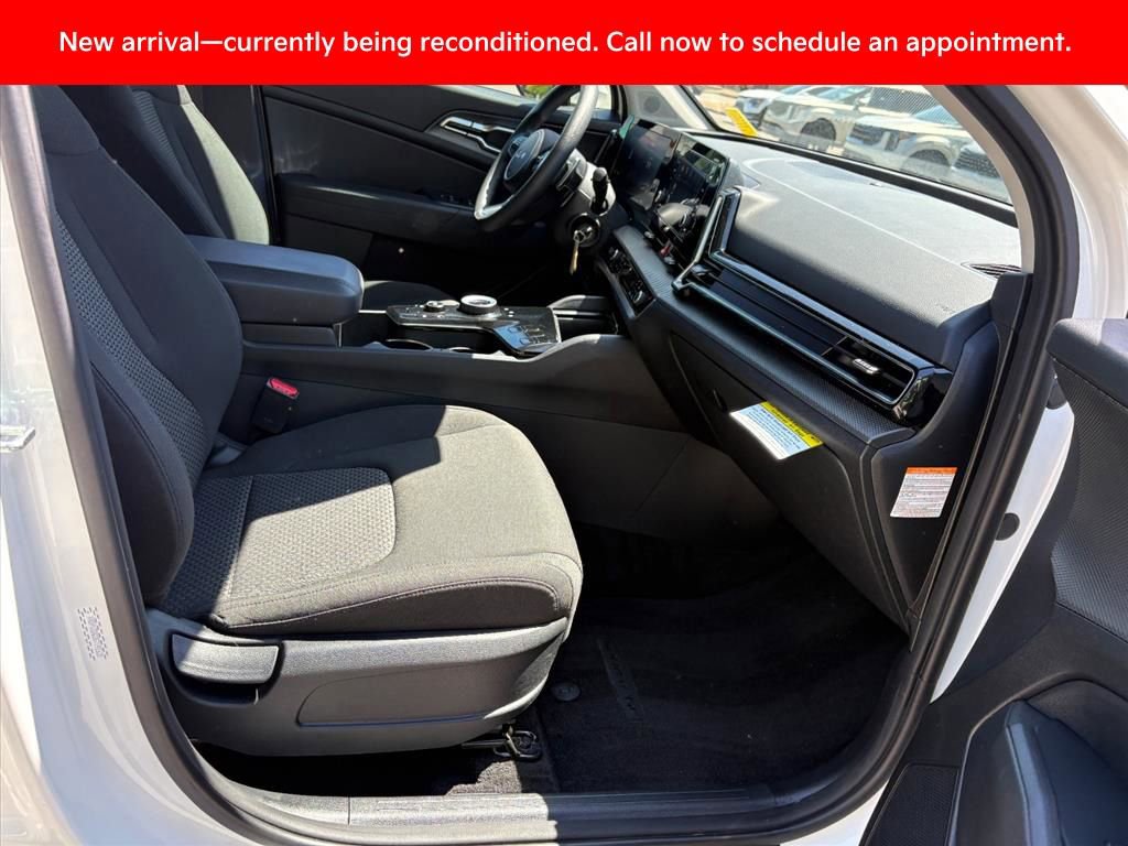 Certified 2025 Kia Sportage LX FWD image 16