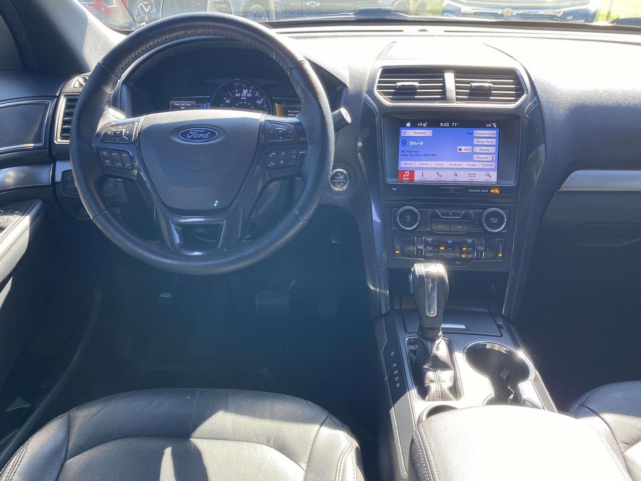 Used 2018 Ford Explorer XLT w/ Equipment Group 202A image 10