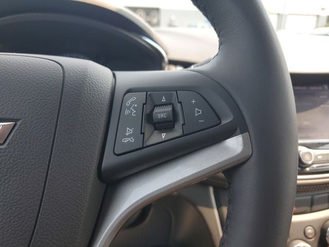 Used 2022 Chevrolet Trax LT w/ Premium Seat Package AWD/4WD image 24