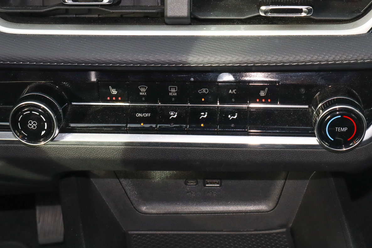 Used 2025 Chevrolet Equinox LT FWD image 11