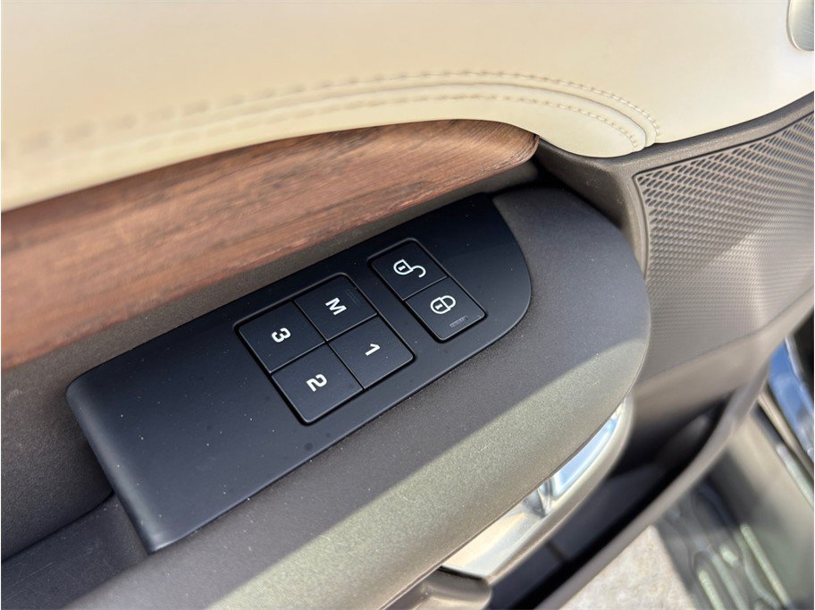 Used 2020 Land Rover Discovery HSE AWD/4WD image 24