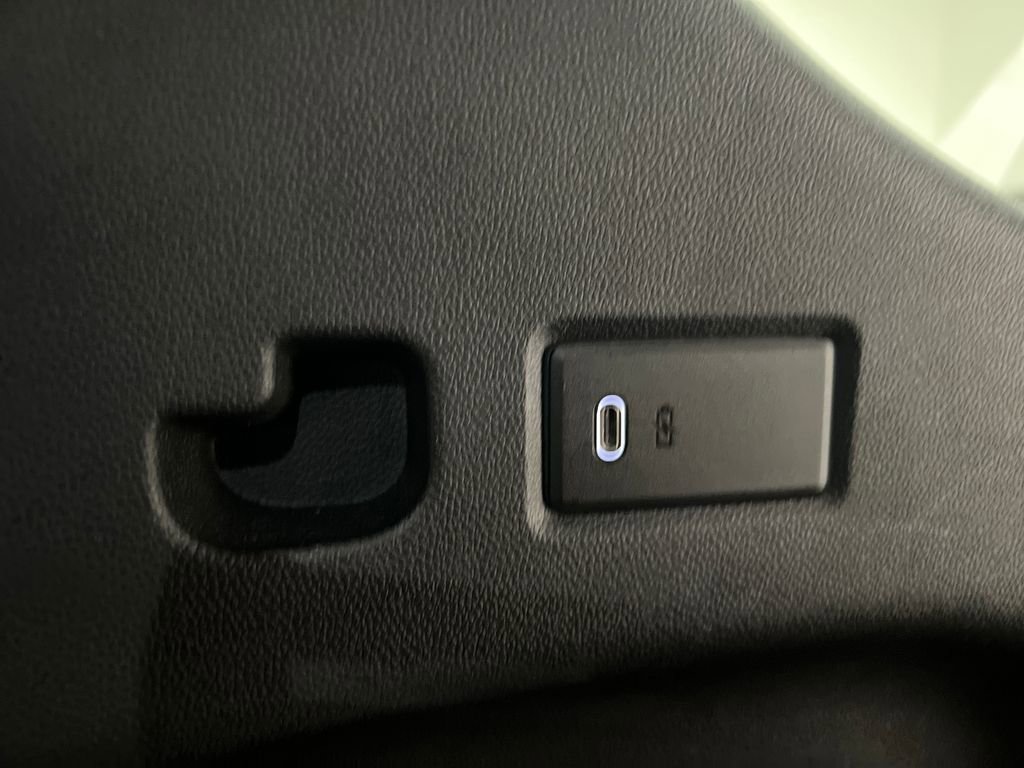 Used 2025 Chevrolet Suburban Z71 AWD/4WD image 31