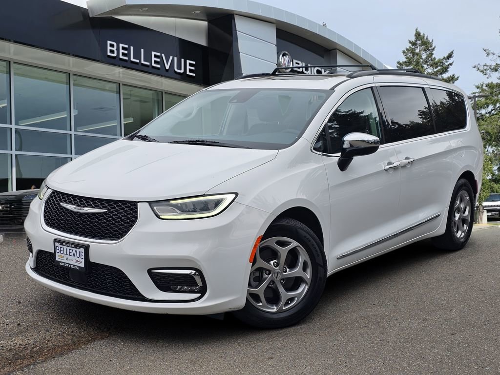 Used 2023 Chrysler Pacifica Limited FWD image 1