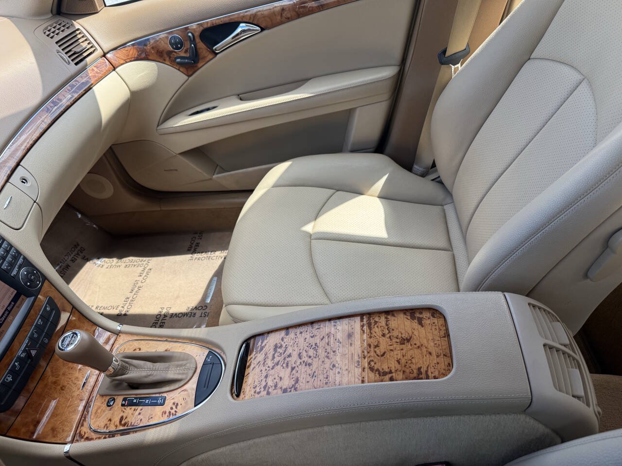 Used 2009 Mercedes-Benz E 350 4MATIC Sedan image 17