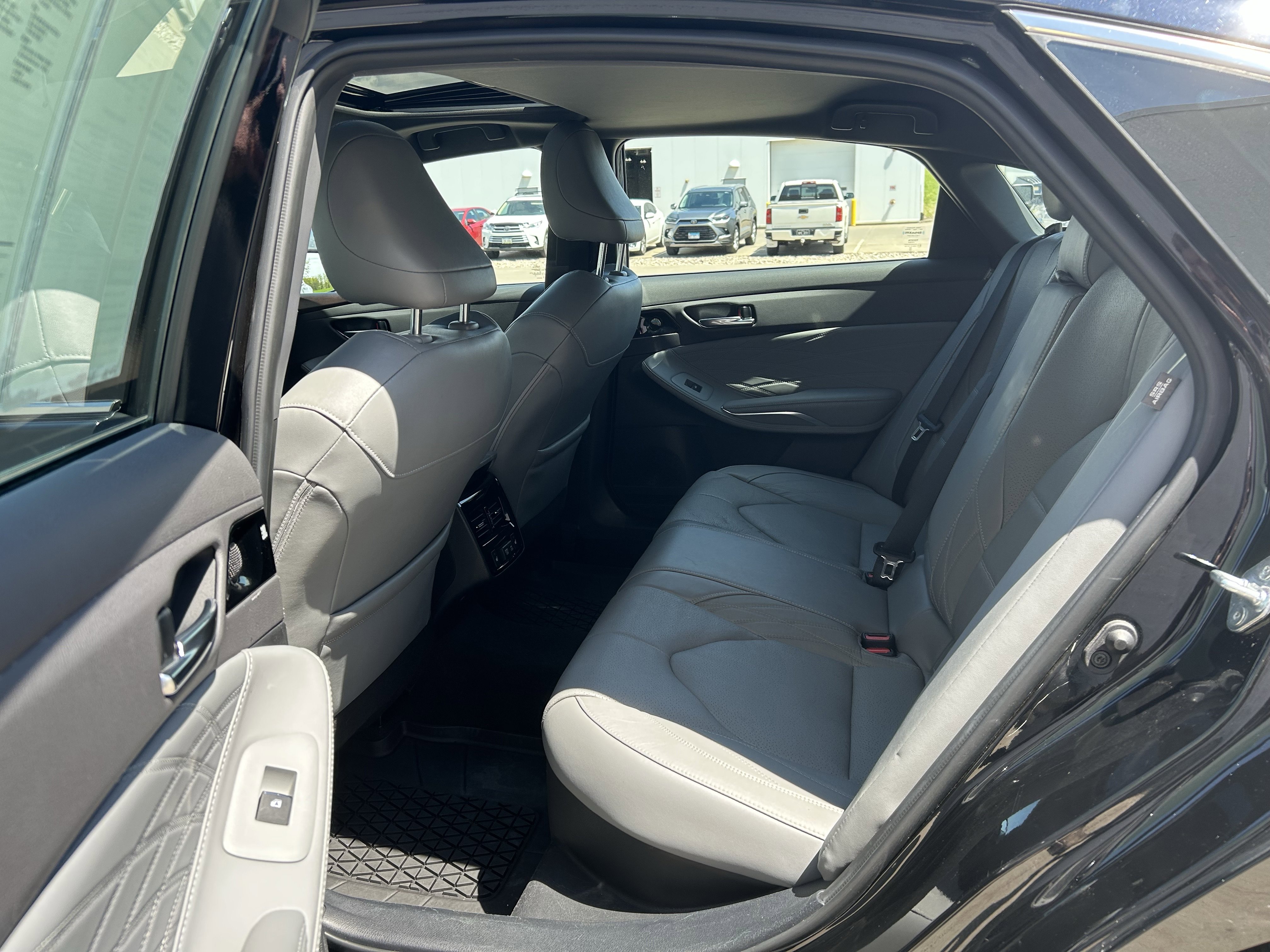 Certified 2022 Toyota Avalon Limited w/ Advanced Safety Package FWD image 17
