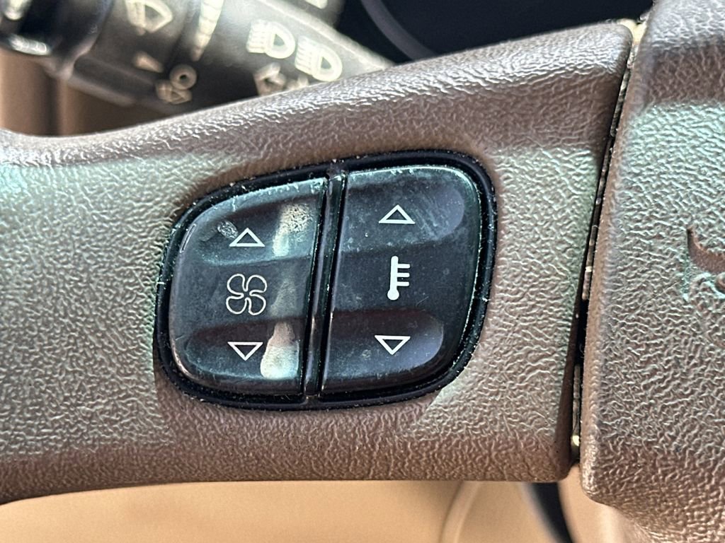 Used 2002 GMC Envoy SLT RWD image 25
