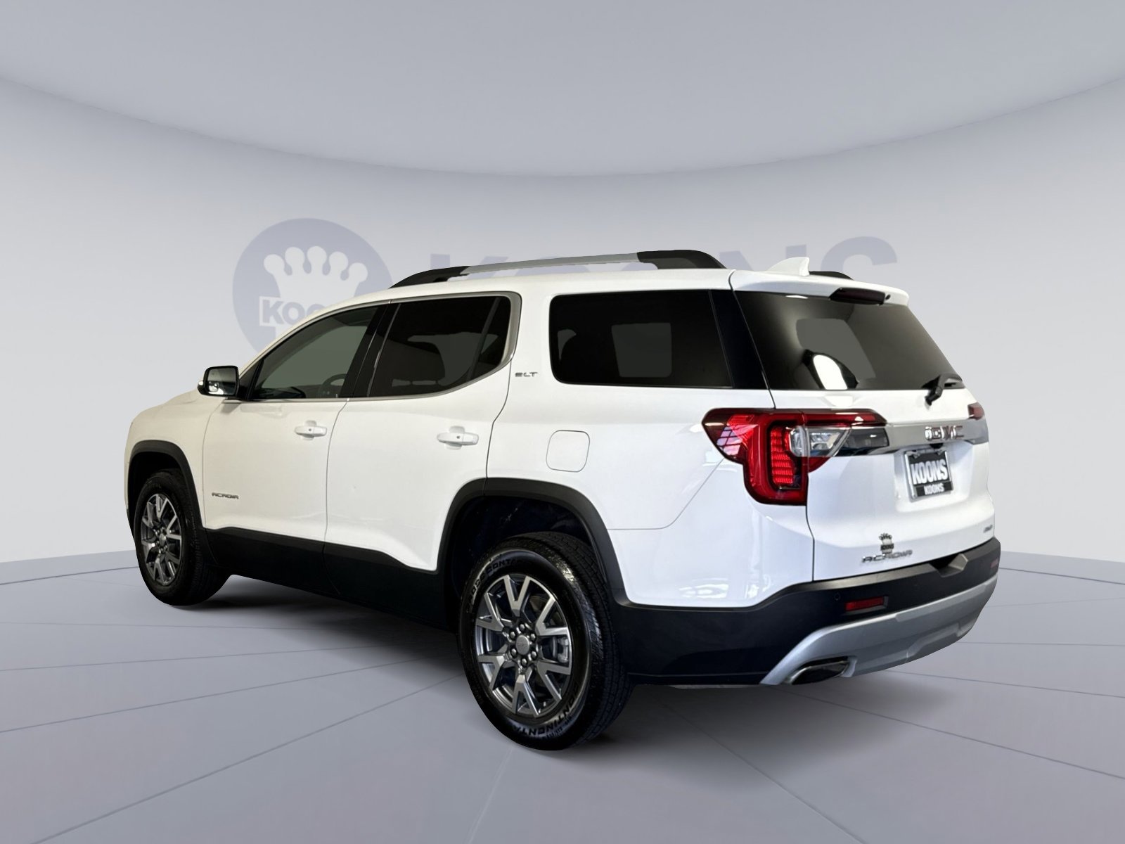 Used 2023 GMC Acadia SLT AWD/4WD image 4
