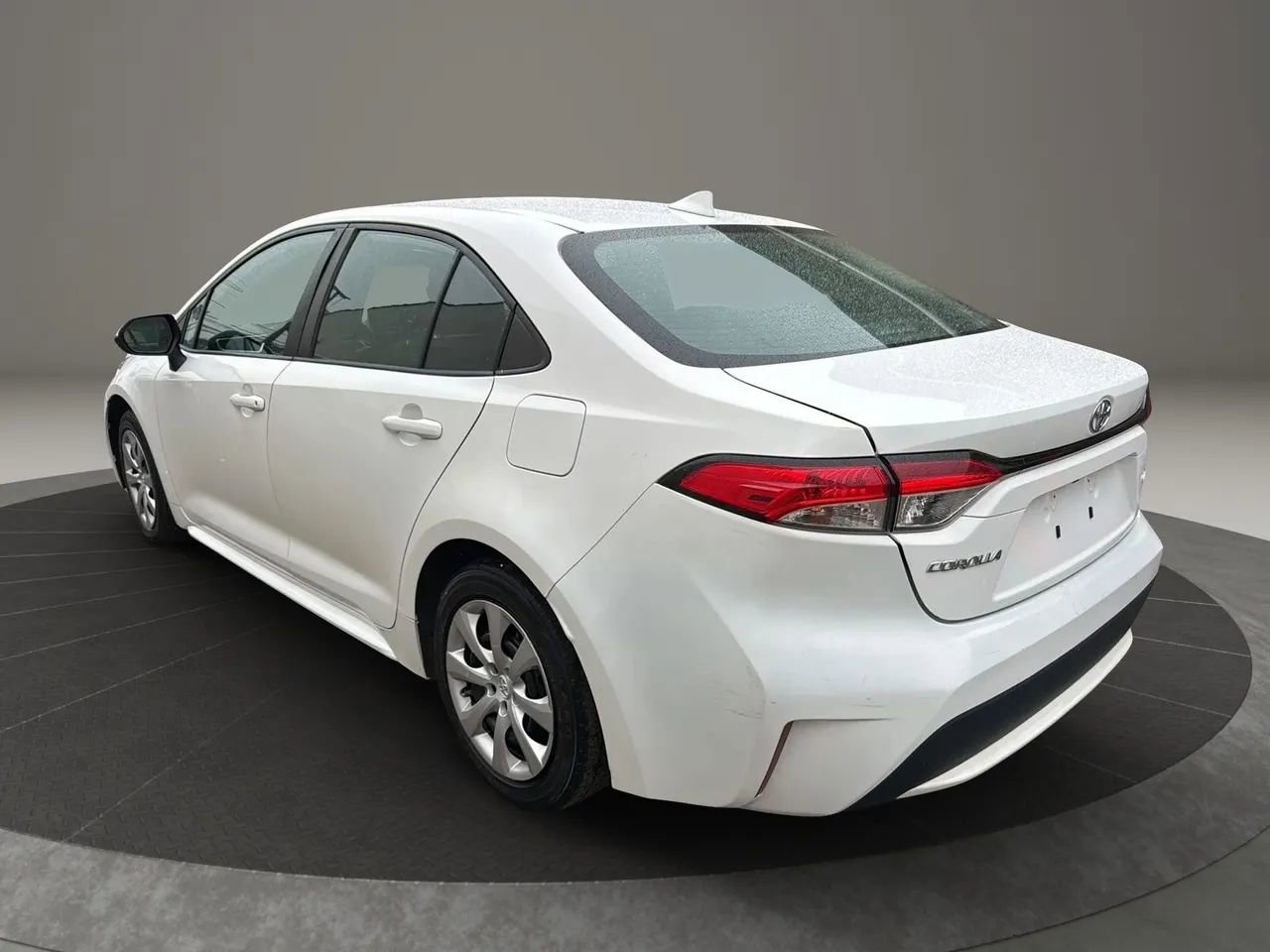 Used 2021 Toyota Corolla LE image 7