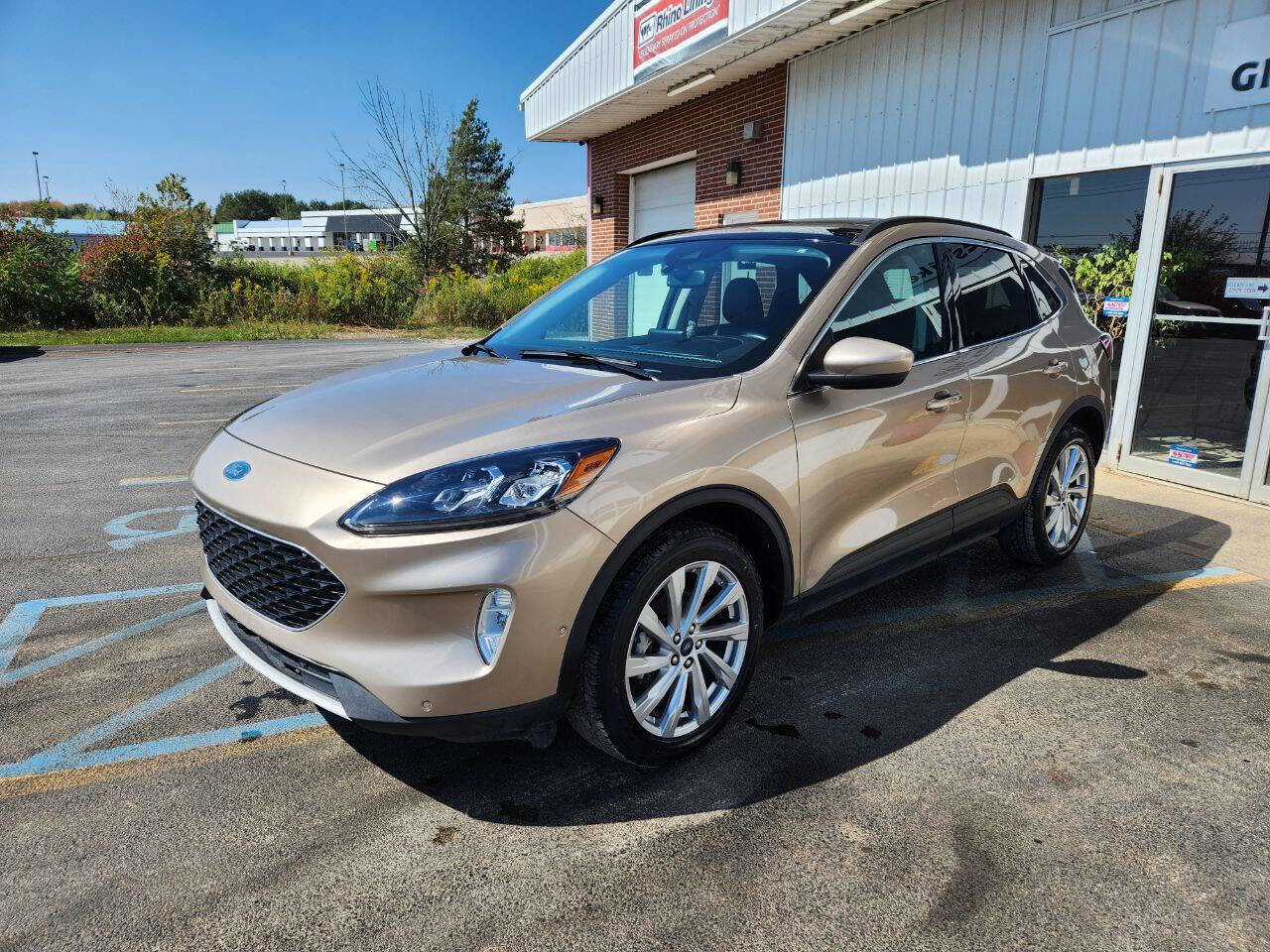 Used 2021 Ford Escape Titanium w/ Titanium Elite Package image 3