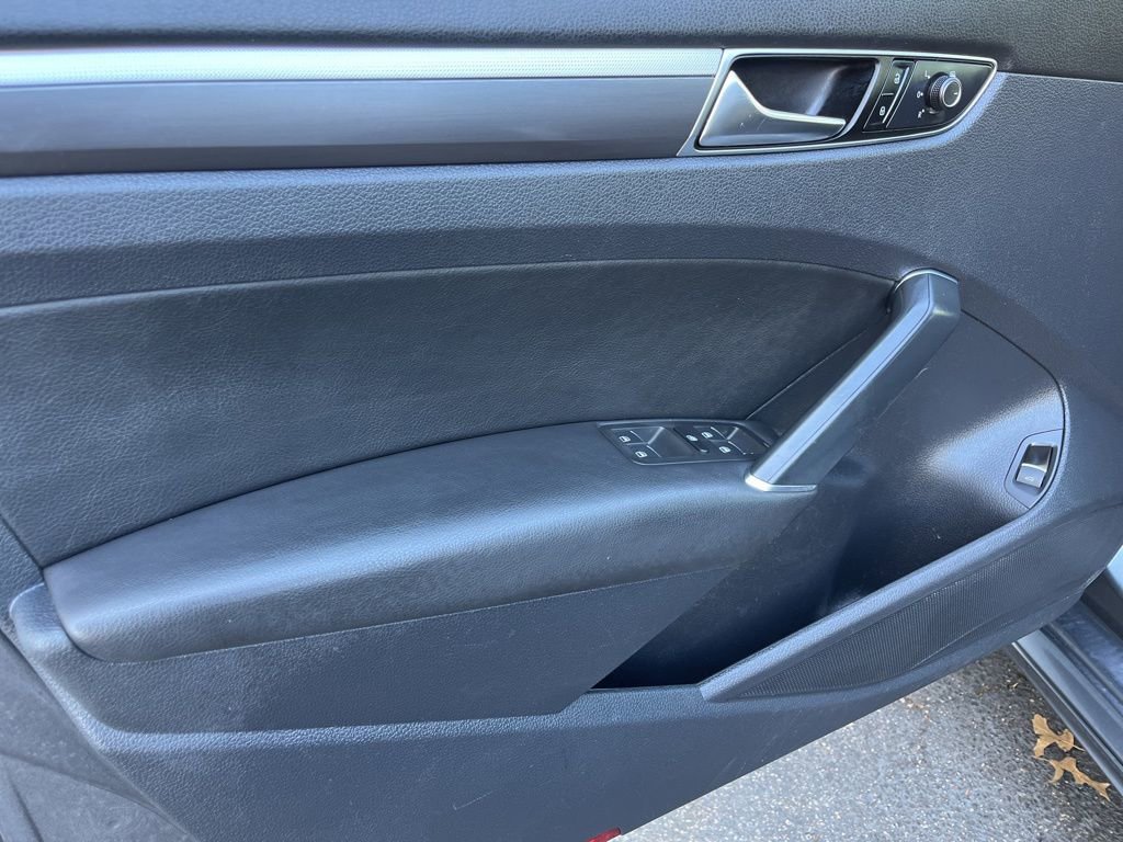 Used 2017 Volkswagen Passat 1.8T R-Line image 23