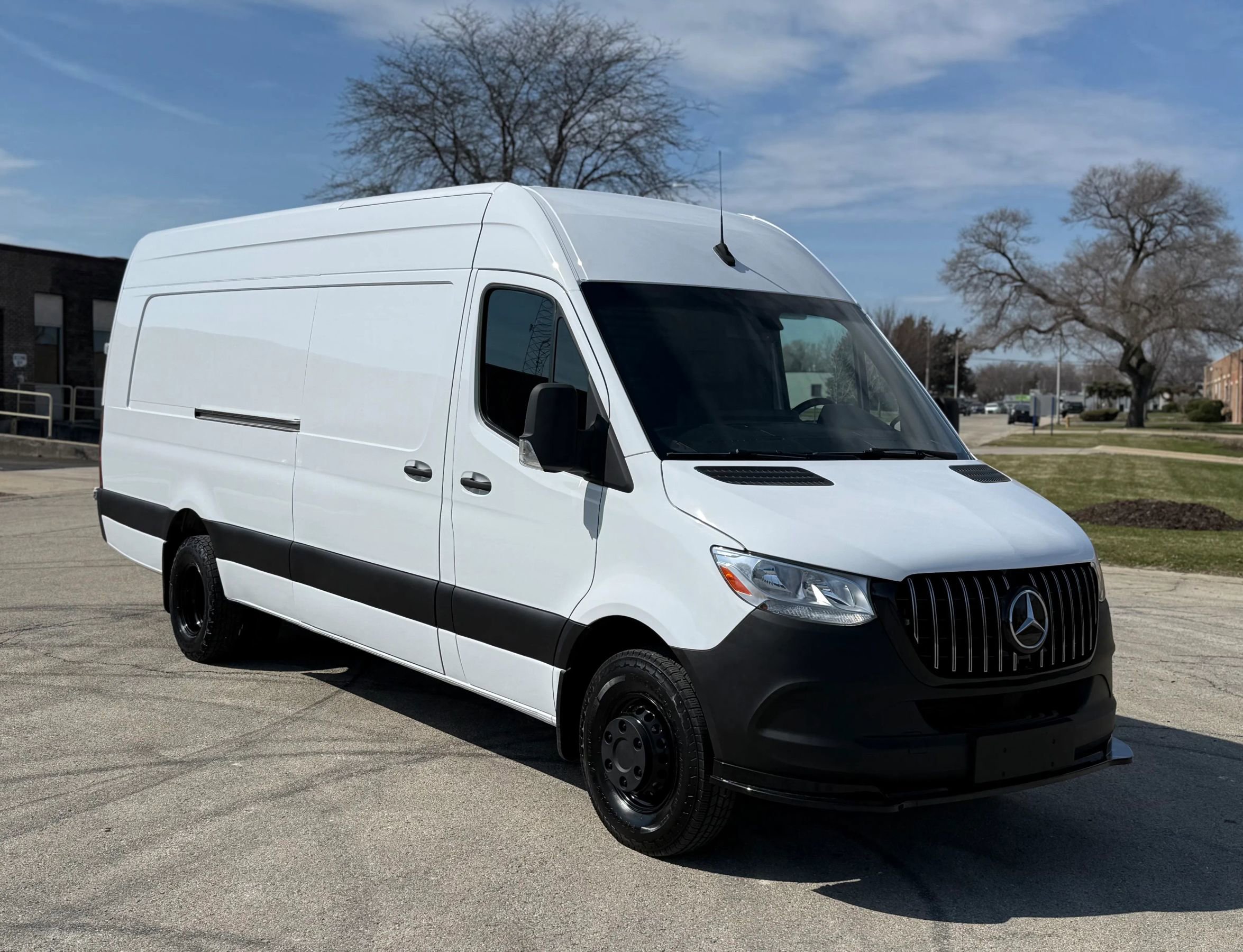 Used 2021 Mercedes-Benz Sprinter 4500 image 1