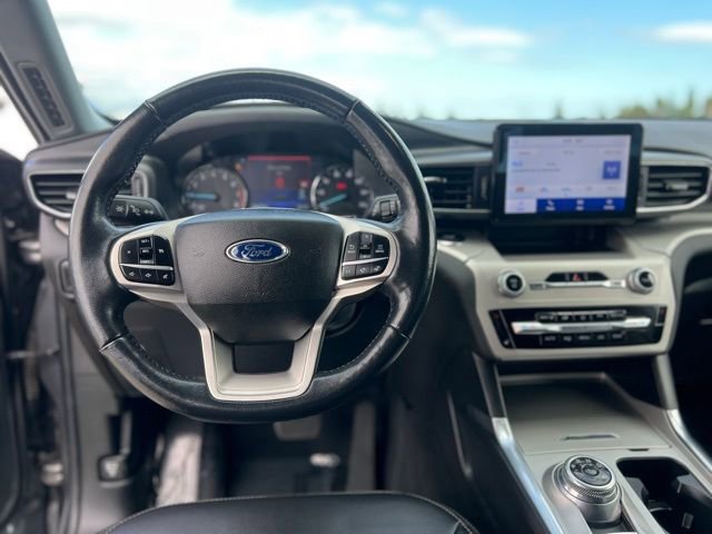 Used 2022 Ford Explorer XLT w/ Equipment Group 202A RWD image 12