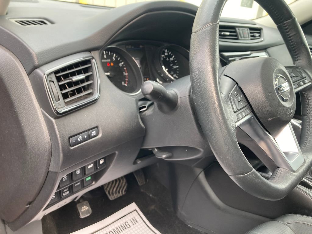 Used 2018 Nissan Rogue SL w/ Premium Package image 17