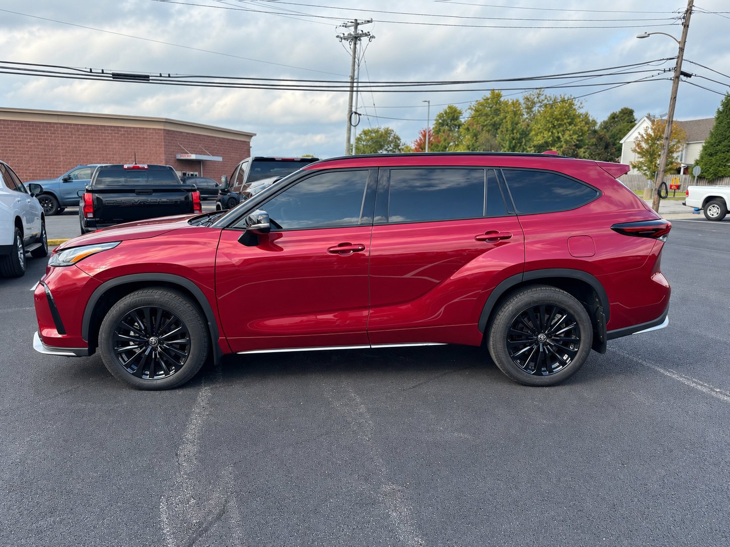 Used 2024 Toyota Highlander XSE AWD/4WD image 3