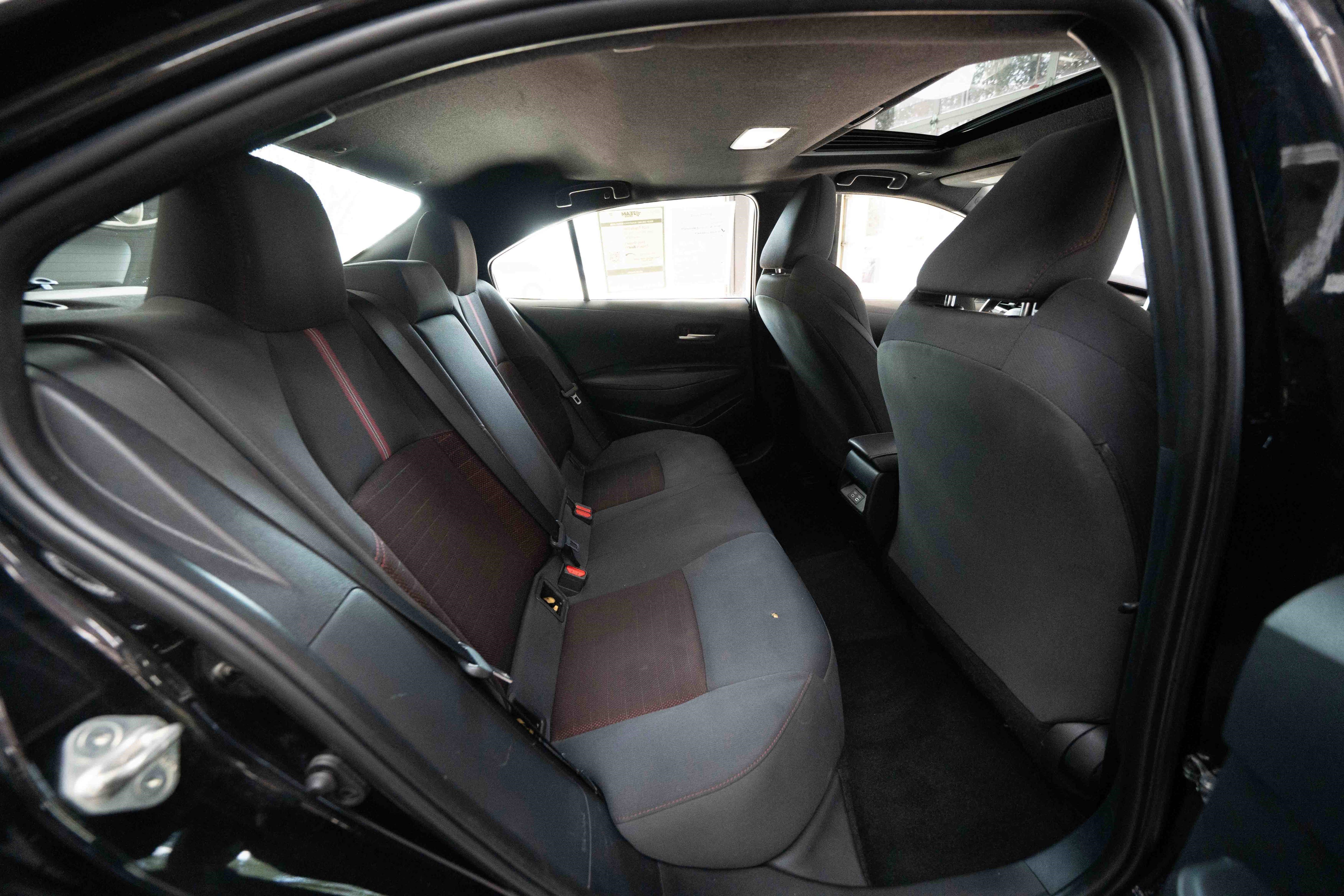 Used 2024 Toyota Corolla SE w/ SE Premium Package image 24