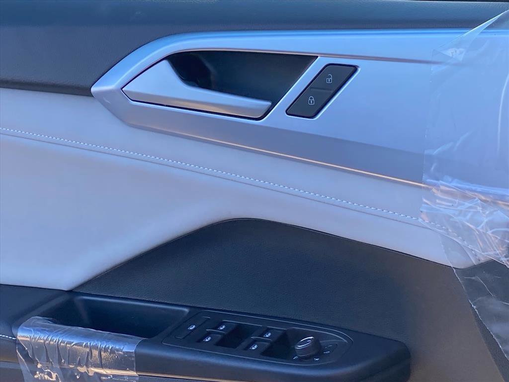 New 2026 Volkswagen Taos SE image 10