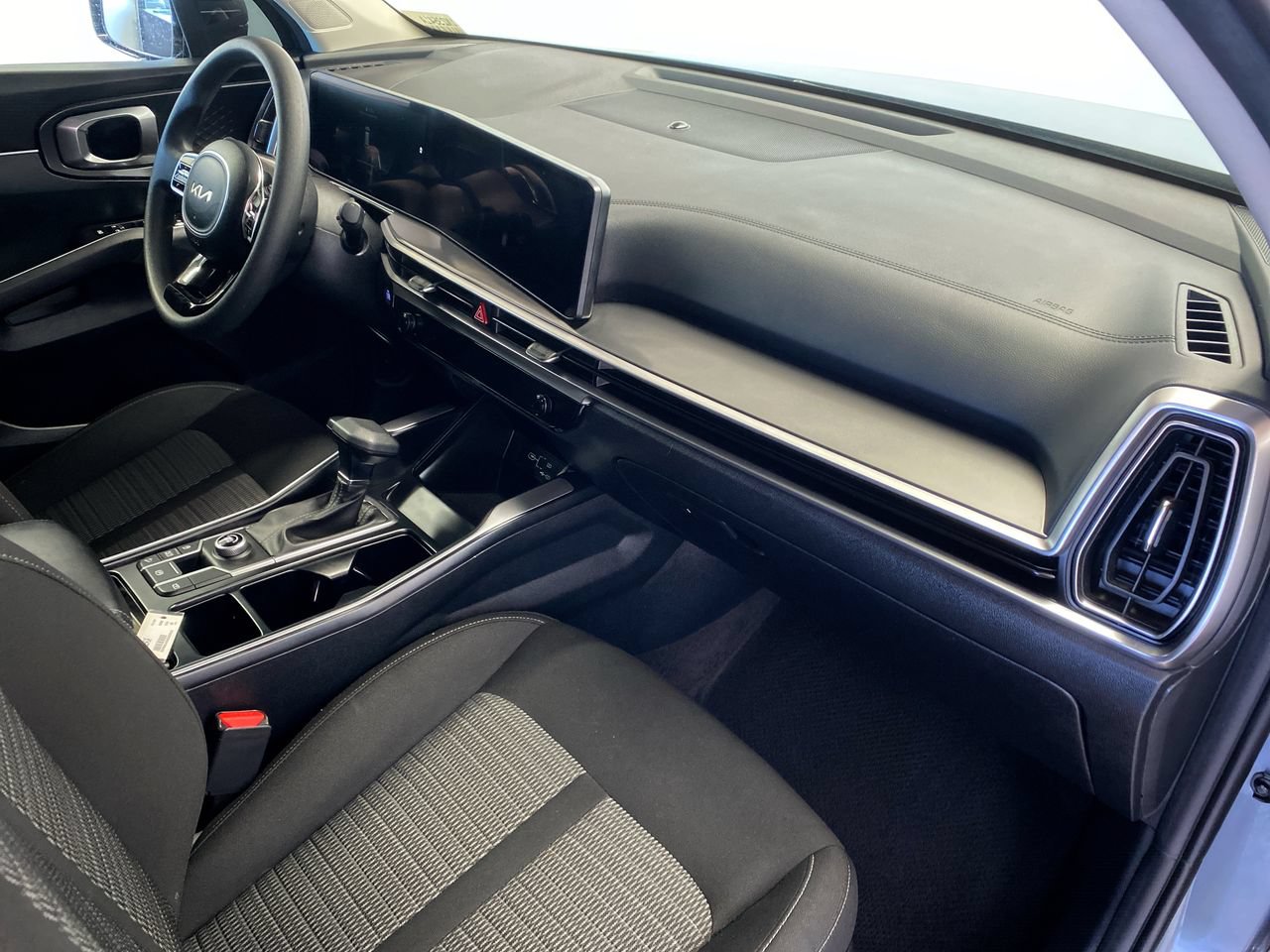 Certified 2025 Kia Sorento LX FWD image 29