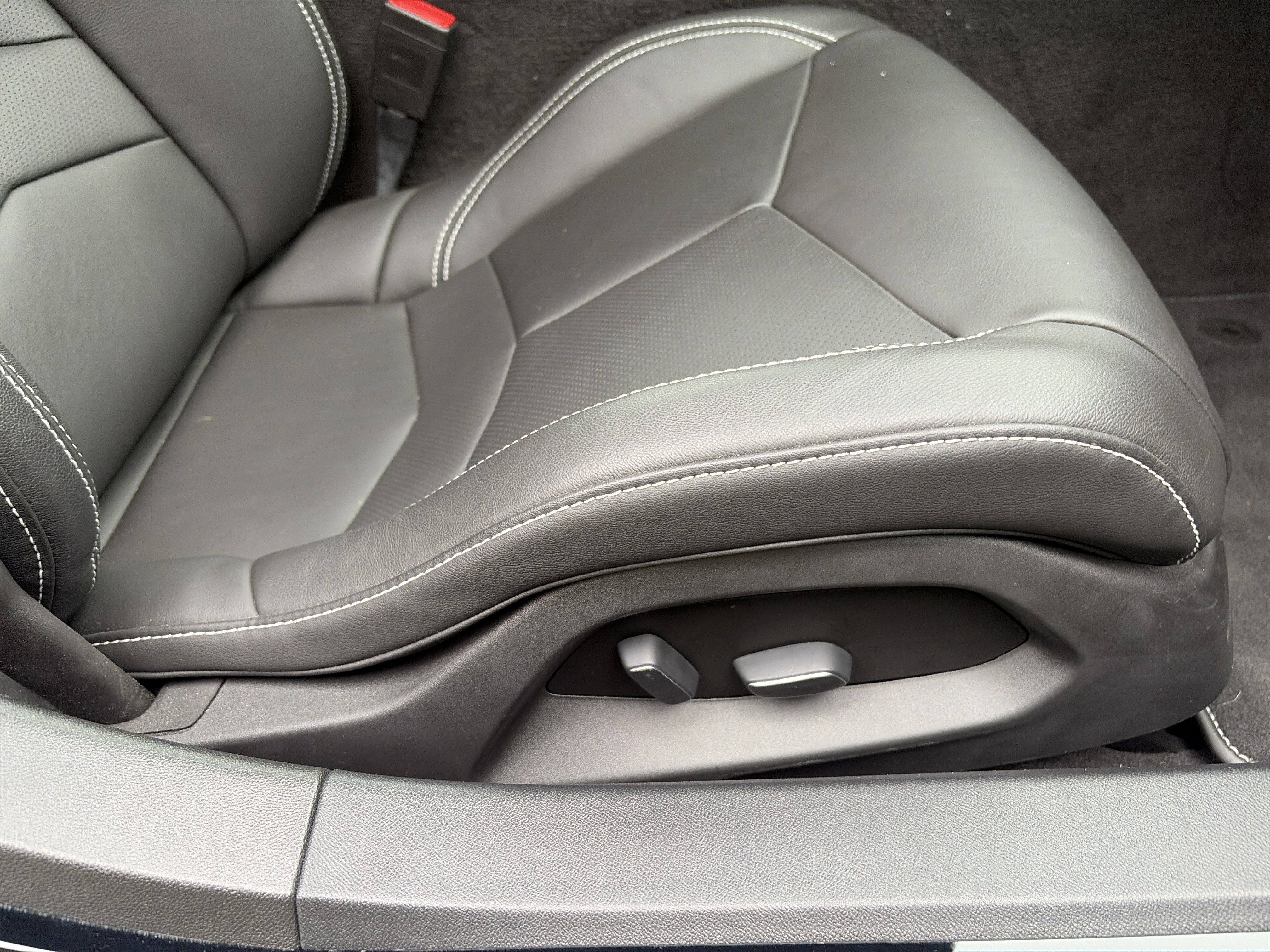 Used 2020 Chevrolet Corvette Stingray Coupe w/ 1LT RWD image 28