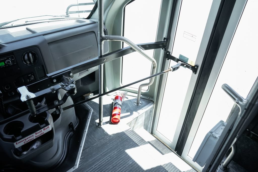 Used 2013 Ford E-450 and Econoline 450 Super Duty w/ Shuttle Bus Prep Pkg RWD image 37
