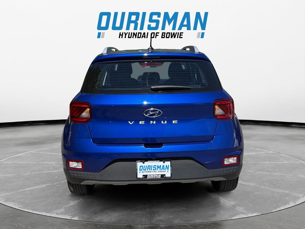 Used 2023 Hyundai Venue Limited FWD image 5