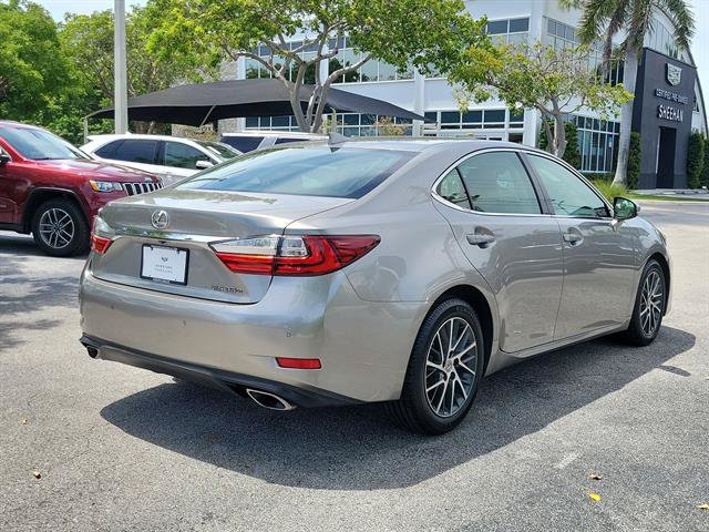 Used 2016 Lexus ES 350 w/ Luxury Package w/Wood Trim FWD image 19