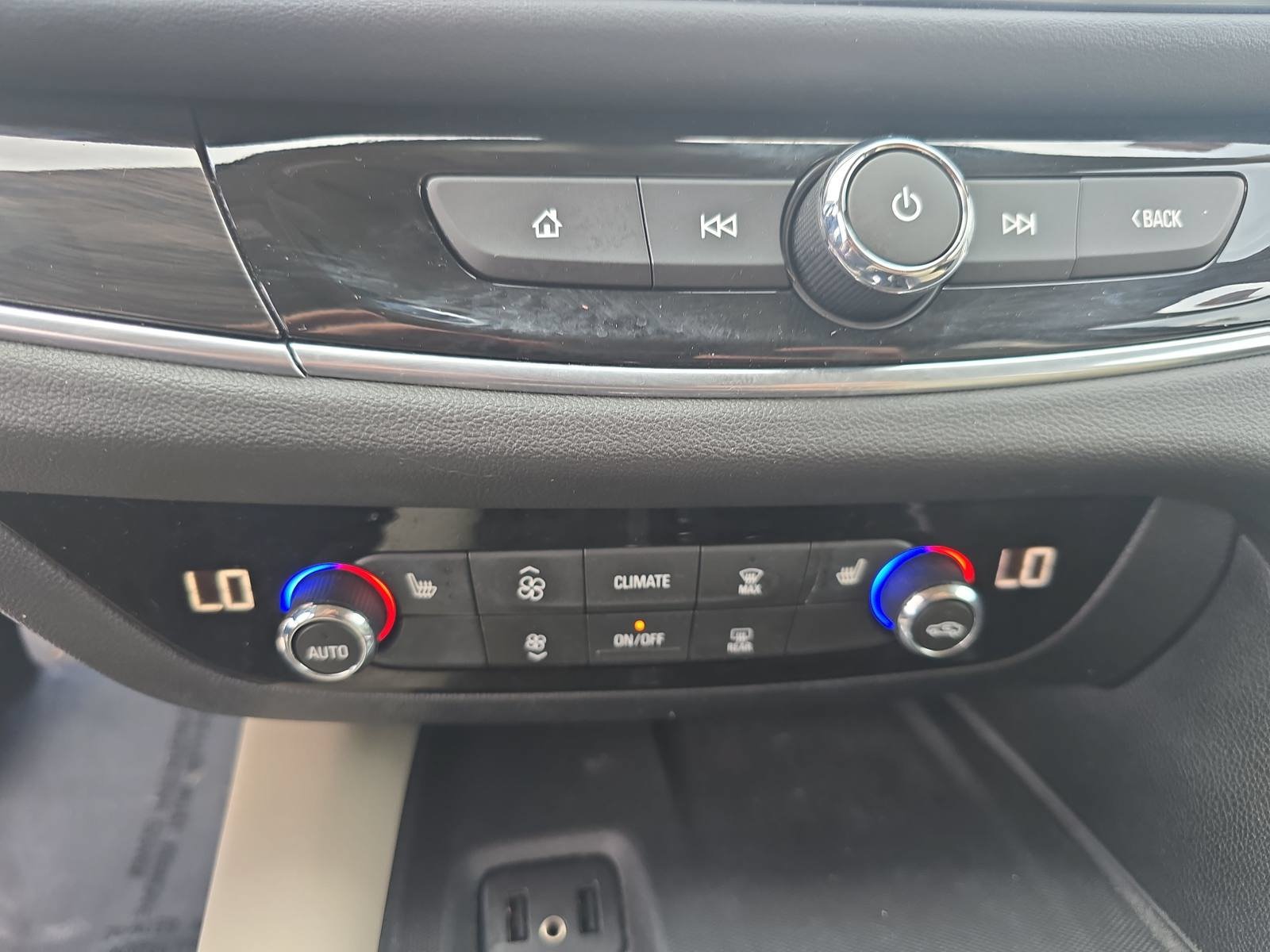 Used 2019 Buick Enclave Essence FWD image 22