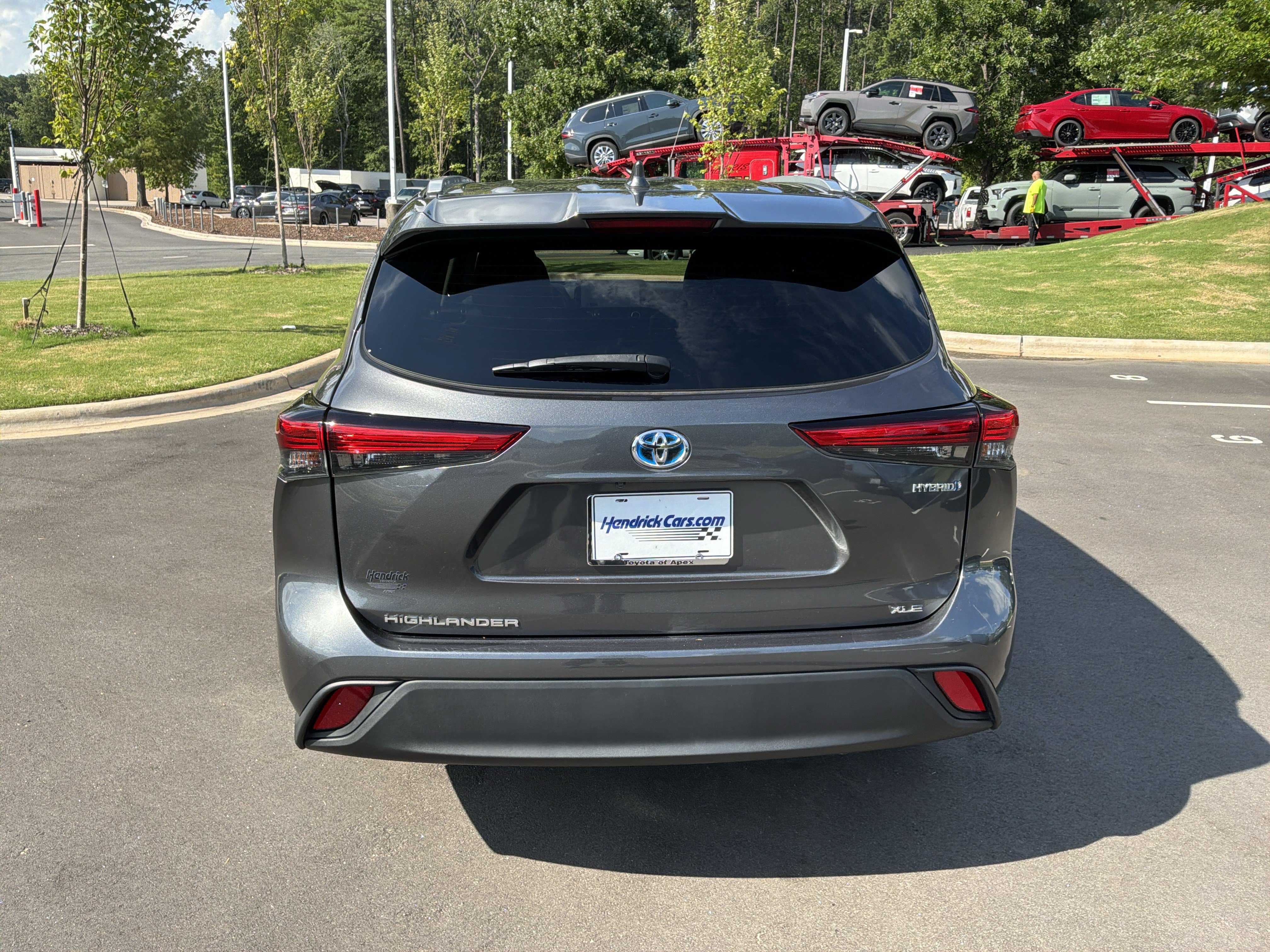 Used 2023 Toyota Highlander XLE FWD image 9