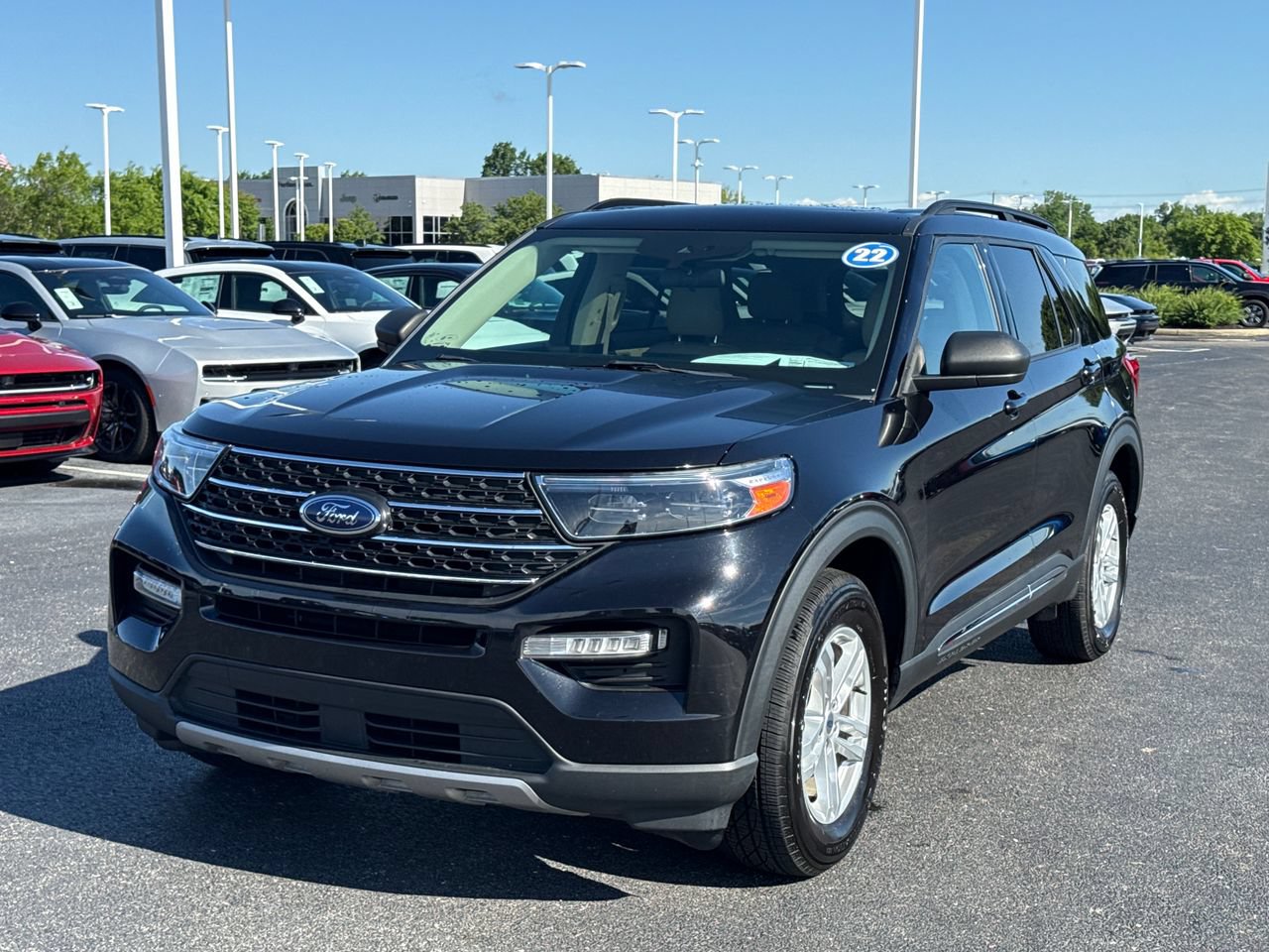 Used 2022 Ford Explorer XLT w/ Equipment Group 202A AWD/4WD image 7