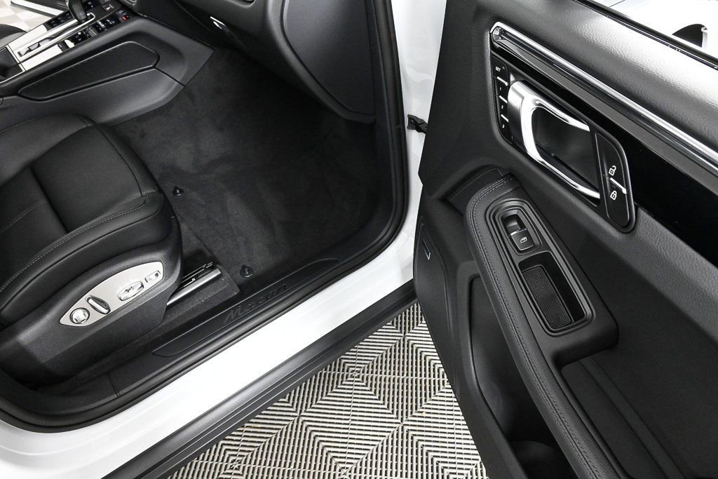 New 2026 Porsche Macan AWD image 32