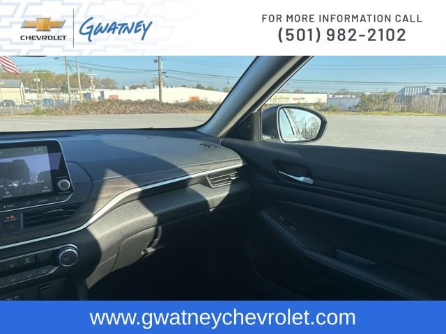 Used 2025 Nissan Altima 2.5 SV FWD image 24