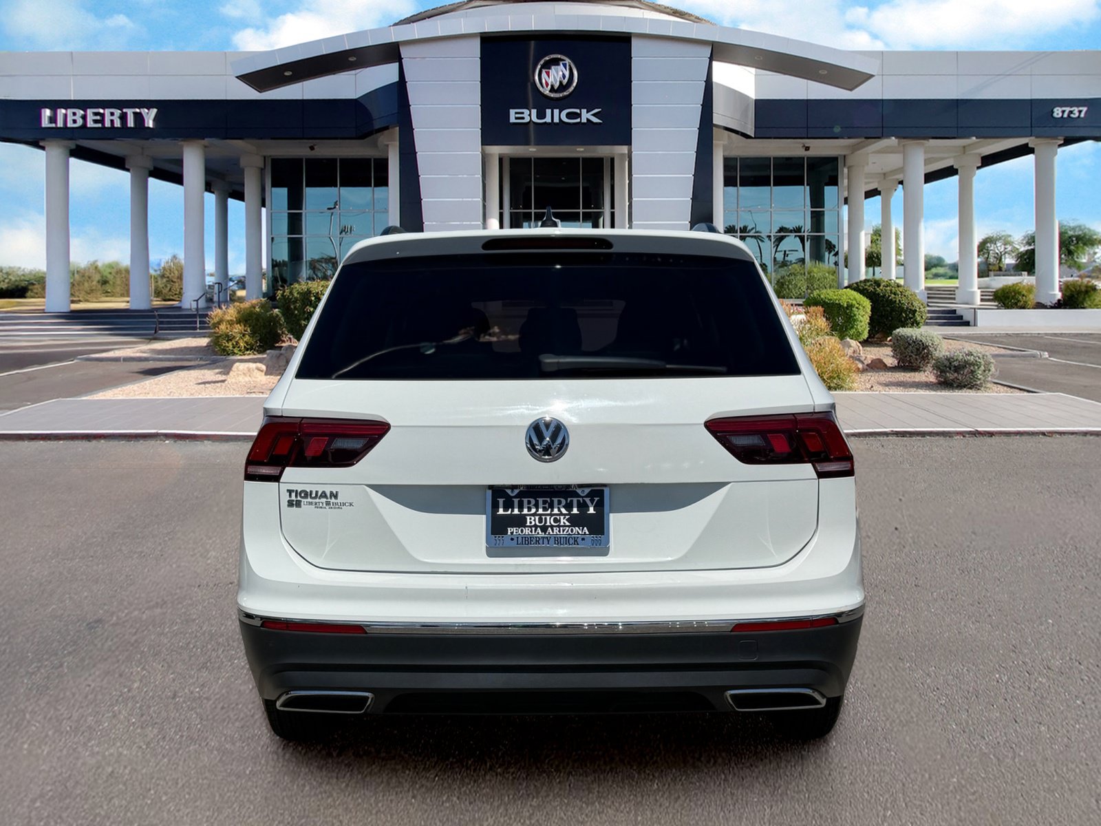 Used 2021 Volkswagen Tiguan SE w/ Panoramic Sunroof Package FWD image 5