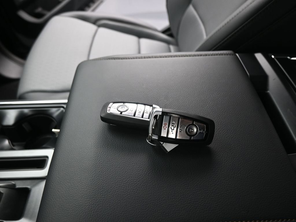 New 2025 Ford F150 Lightning Lariat image 19