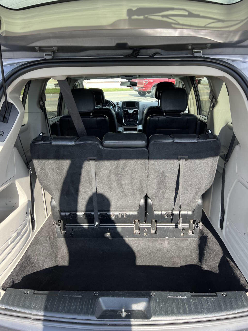 Used 2014 Chrysler Town & Country Touring w/ Mopar Premium Addition Group image 5