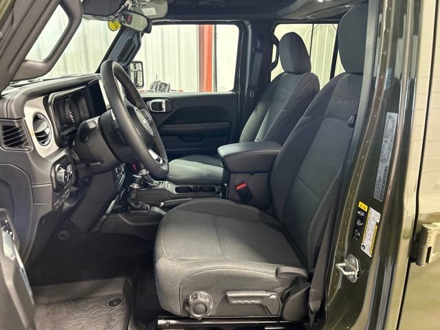 Used 2024 Jeep Wrangler Unlimited Sahara AWD/4WD image 13