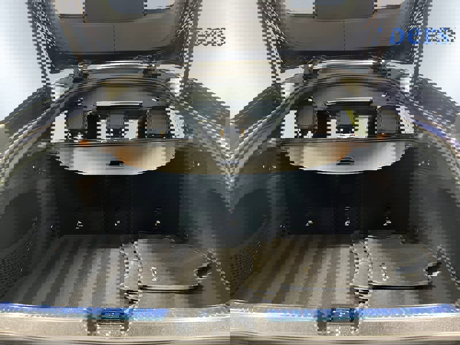 Used 2023 Mercedes-Benz GLC 300 4MATIC image 3