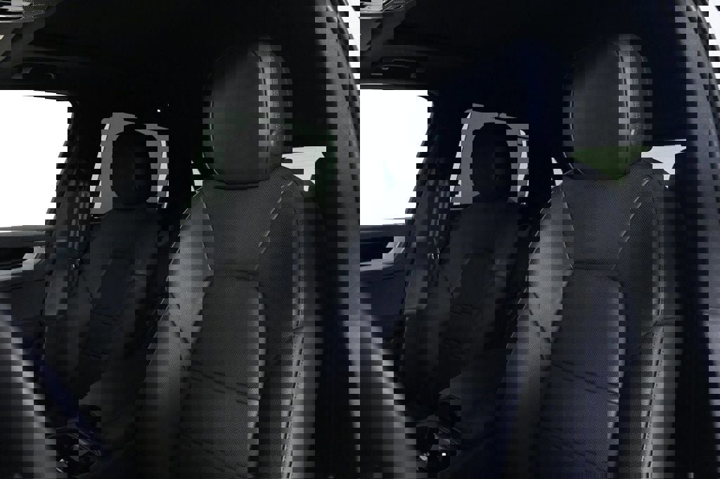 Certified 2025 Porsche Cayenne S image 5