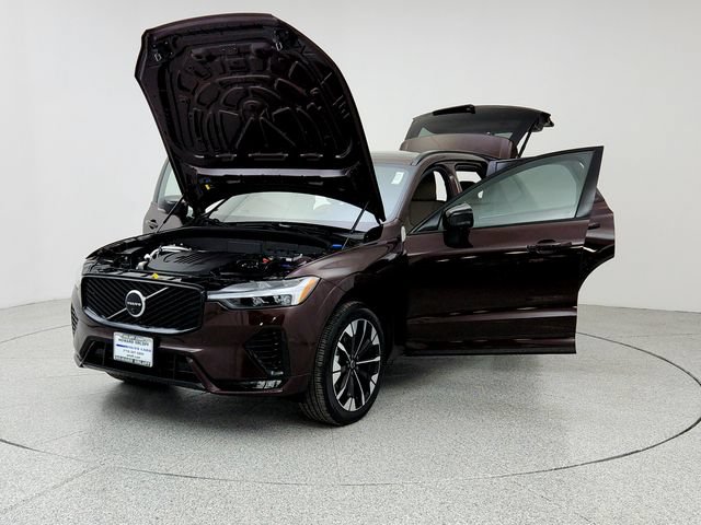 New 2026 Volvo XC60 B5 Plus w/ Climate Package AWD/4WD image 9