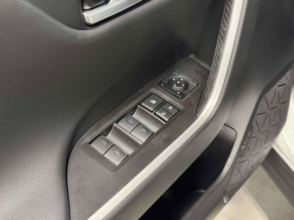 Used 2025 Toyota RAV4 Limited w/ Advanced Technology Package image 16